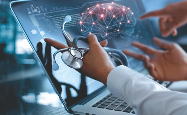 médicos analisando a automação no tablet