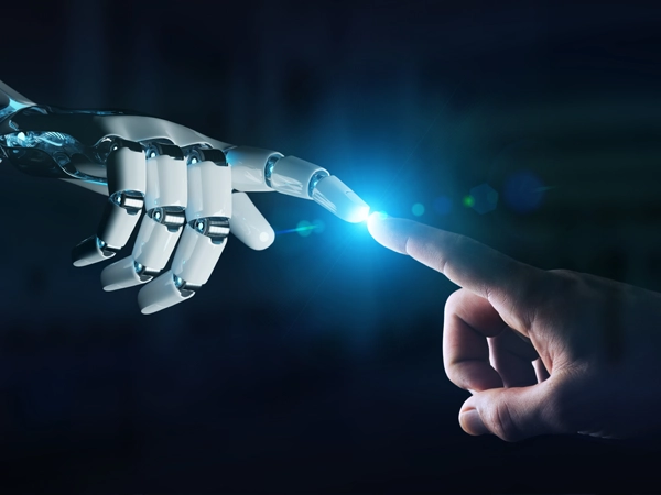 Uma mão de um robo e uma mão humana